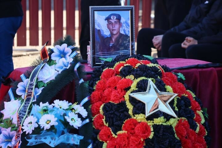 Махсус хәрби операциядә һәлак булган Тимур Әюповны Актанышта соңгы юлга озаттылар