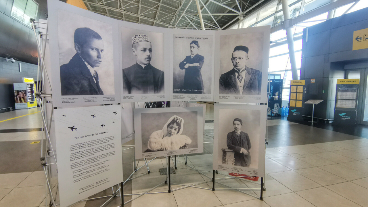 Милли музей һәм «Казан» аэропорты Тукайның туган көне уңаеннан фотокүргәзмә ачты