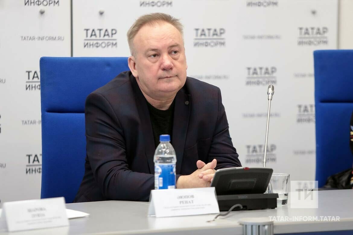 Режиссер Ренат Әюпов «Ал җилкәннәр» спектаклендә киләчәк капитаны ролендә сәхнәгә чыгачак