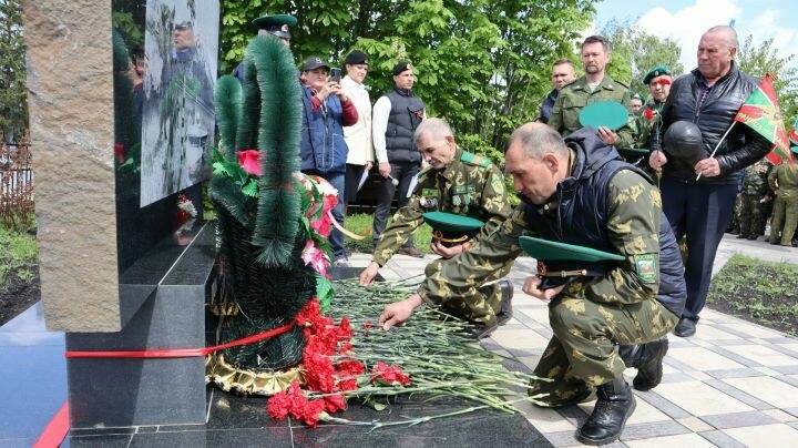 Чүпрәле районында барлык буын чик сакчыларына һәйкәл ачылды