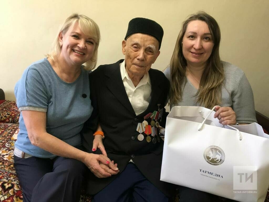 «Татмедиа» журналистлары ветераннарны Җиңү көне белән котлады