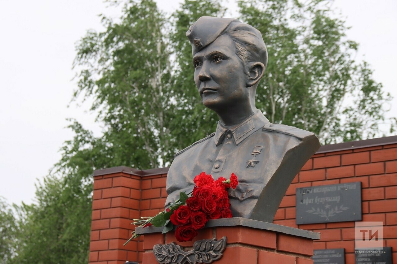 Мөслимдә Советлар Союзы Герое Илдар Маннановның истәлеген мәңгеләштерделәр