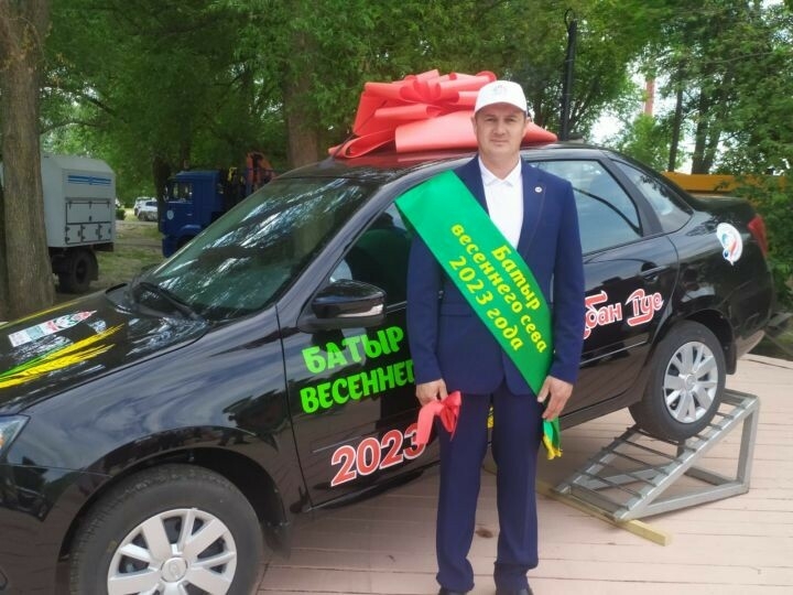 Зәй Сабан туенда «Кыр батыры»на автомобиль ачкычы тапшырылды