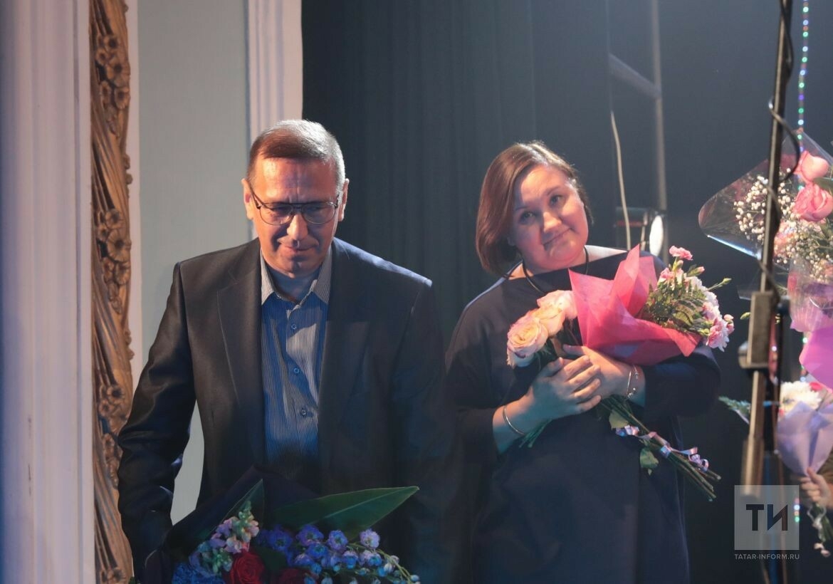 Режиссер Рәшит Заһидуллин һәм рәссам Әсәл Исмәгыйлева Таганрог театрында премьера чыгара