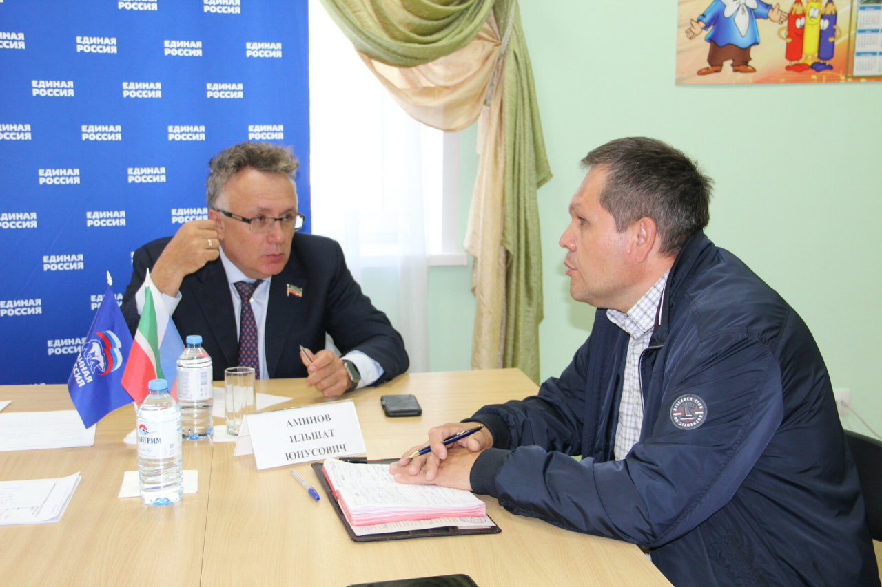 Илшат Әминов Зәйдә социаль ярдәмгә мохтаҗ булганнарны район газетасына яздырды