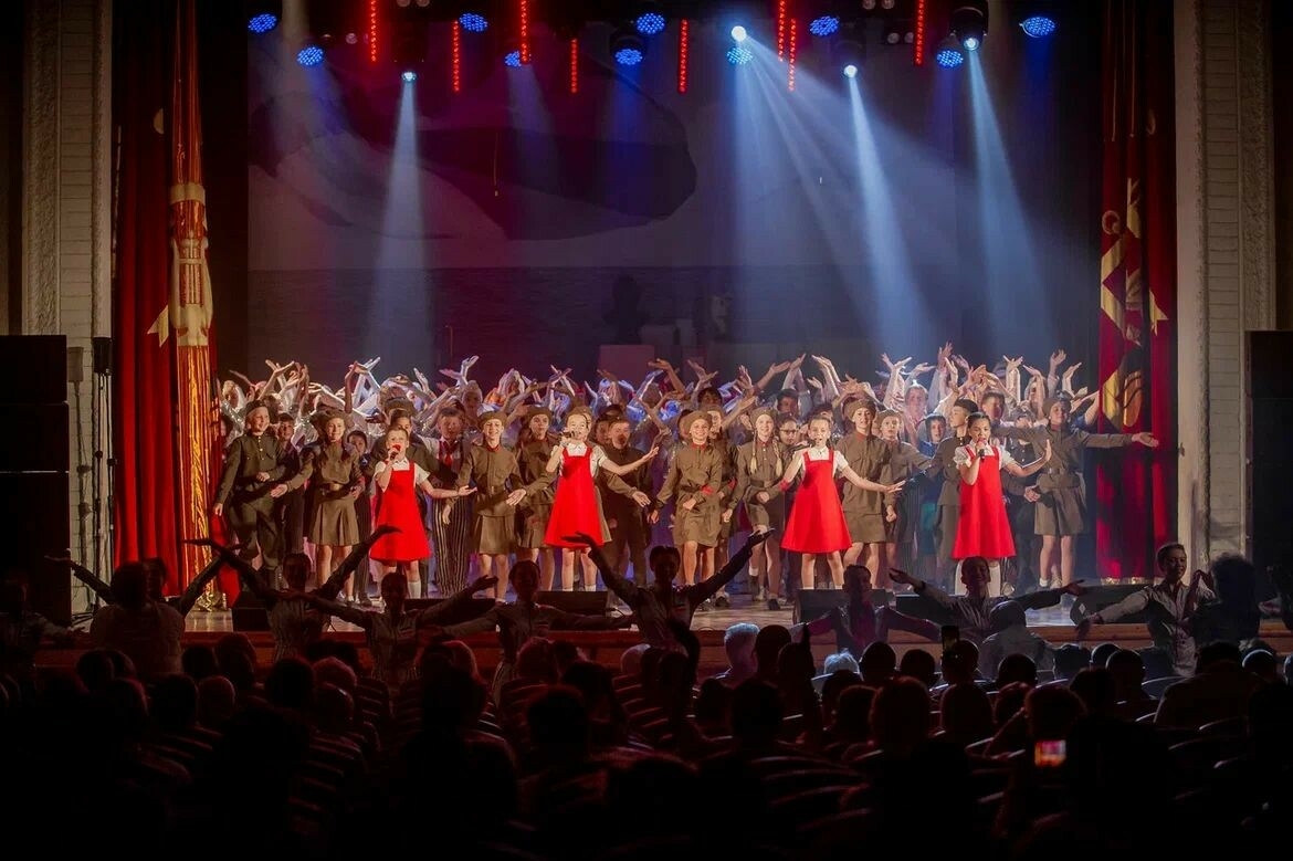 Кара диңгез флоты башлыгы «Созвездие-Йолдызлык» лауреатларын Севастопольгә чакырган