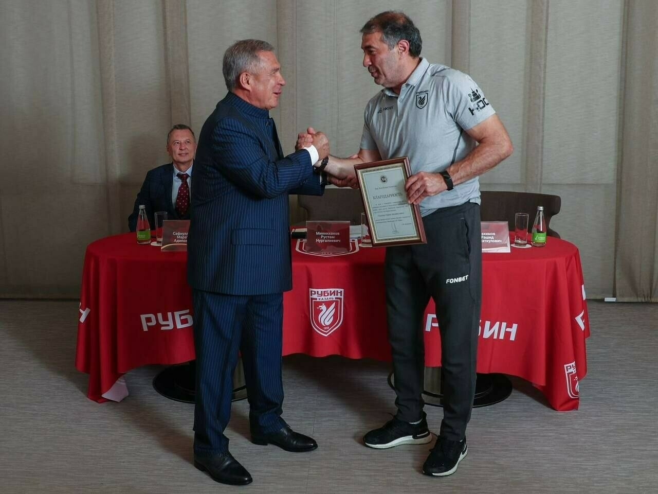 Миңнеханов «Рубин» клубы футболчылары белән очрашу фотосын күрсәтте