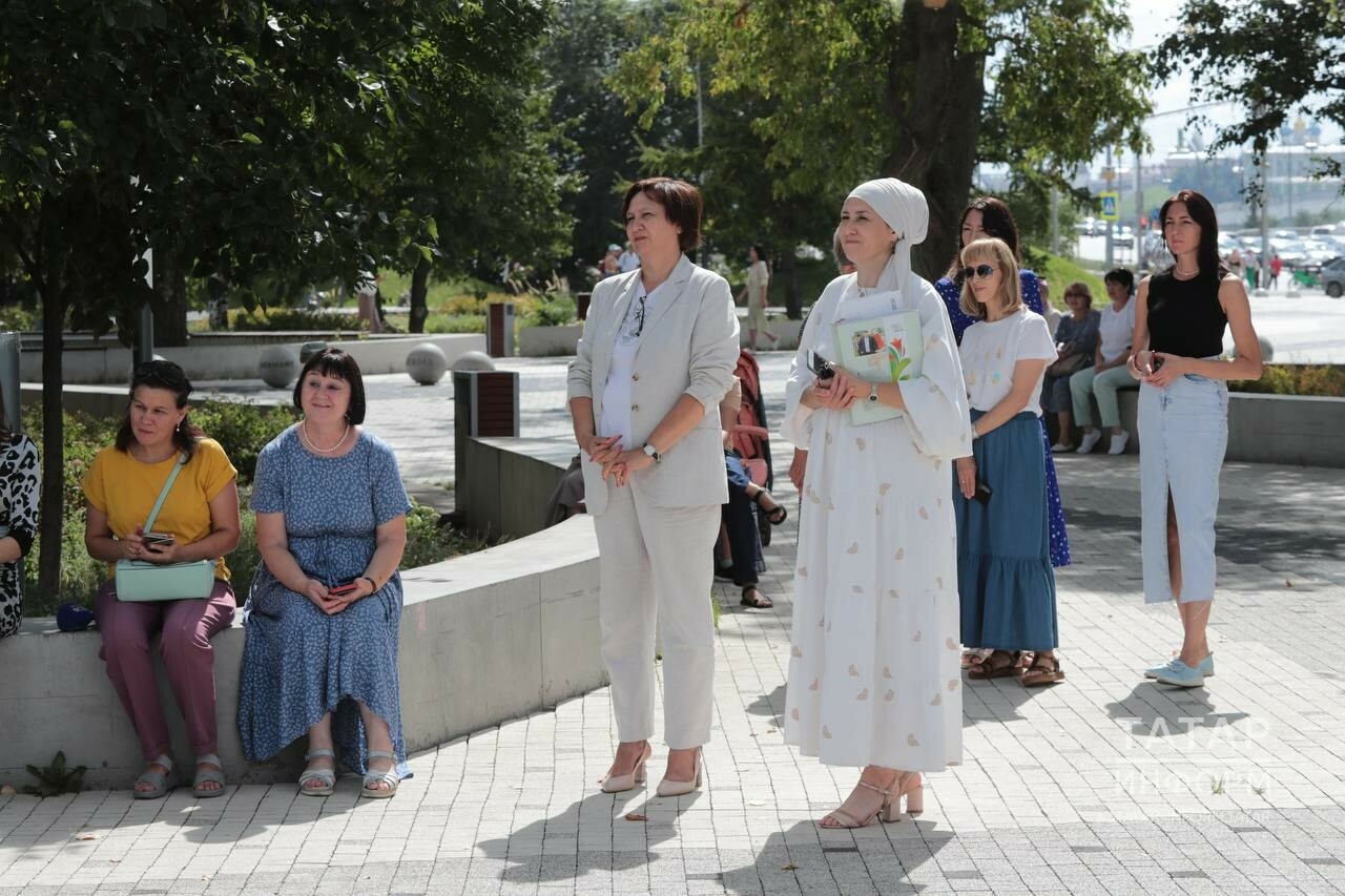 «Сөембикә» журналы «Тышлыкта – кызлар елмая» күргәзмәсе геройлары белән таныштырды