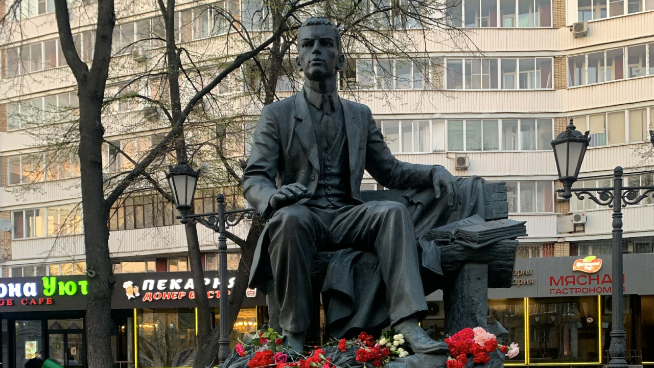 Татарстан язучылары Мәскәүдә Тукай һәйкәленә чәчәкләр куячак