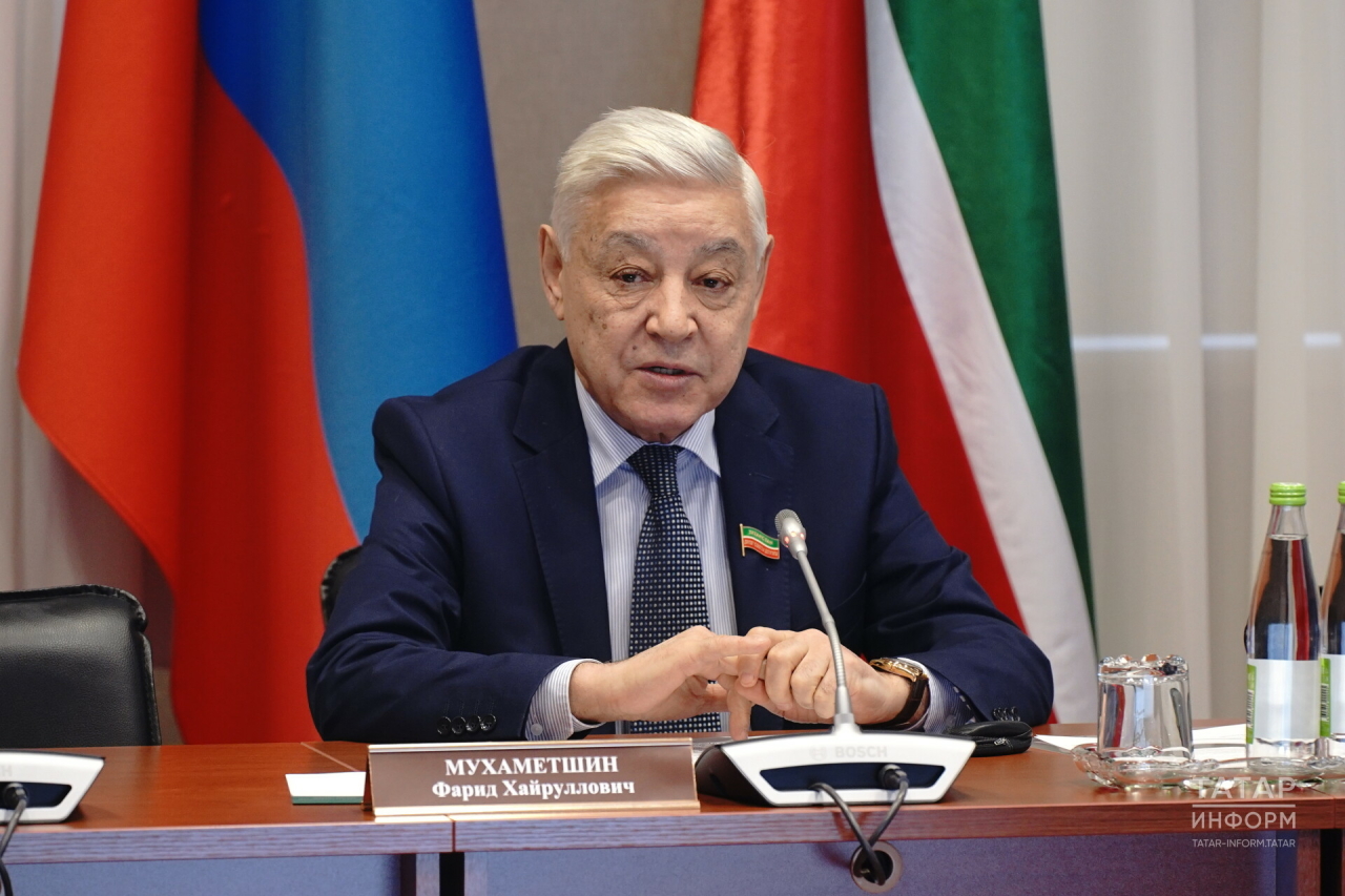 Фәрит Мөхәммәтшин Татарстан халкын Россия флагы көне белән котлады