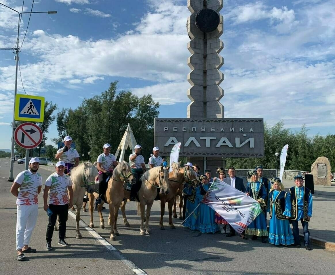 Рөстәм Миңнеханов Алтайда татар токымлы атлар чабышыннан фото куйды