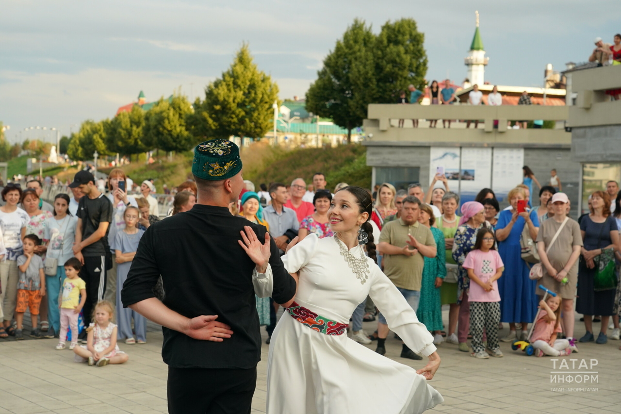 Кабан күле янында Самара татар-мишәрләренең бию үзенчәлекләренә өйрәттеләр