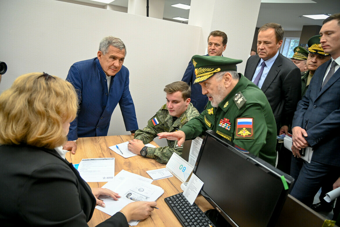 Рөстәм Миңнеханов, Руслан Цаликов, Игорь Комаров «Патриот» һәм «Батыр» үзәкләрен карады