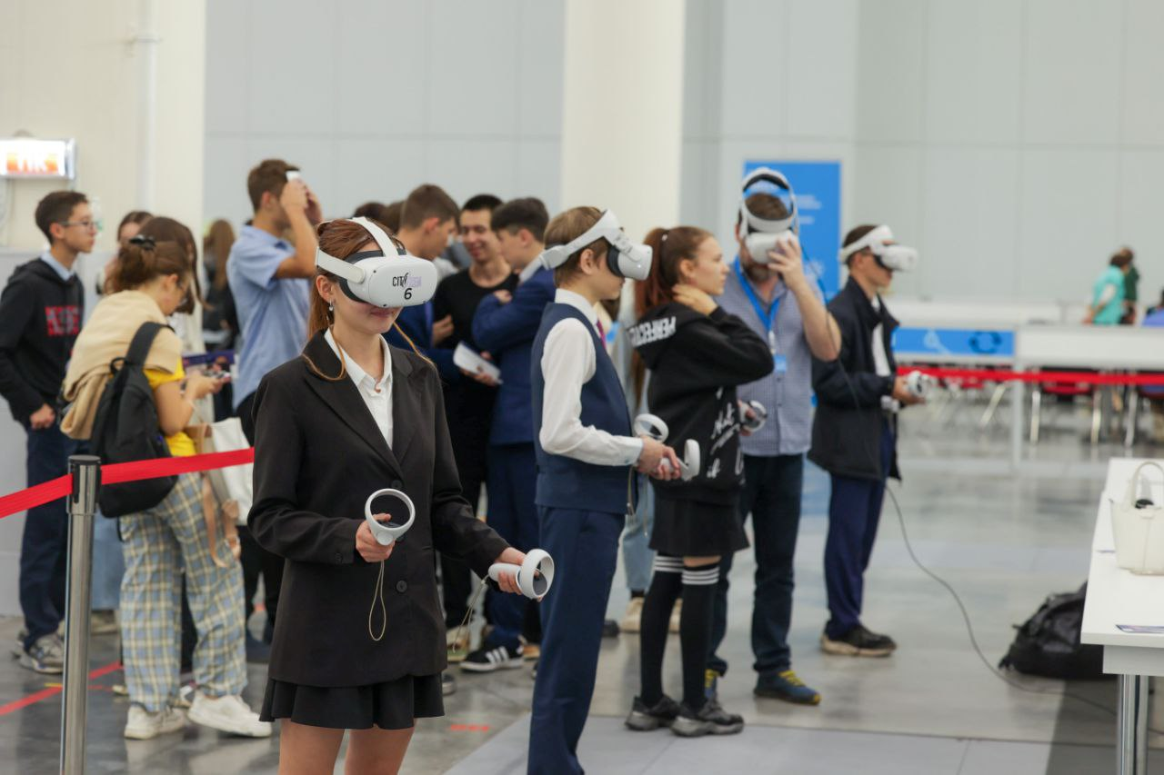 Рөстәм Миңнеханов DigitalSkills чемпионатыннан фотолар күрсәтте