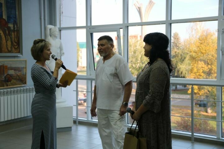 Лениногорск Балалар рәсем сәнгате мәктәбендә Мөдәррис Минһаҗевның күргәзмәсе ачылды