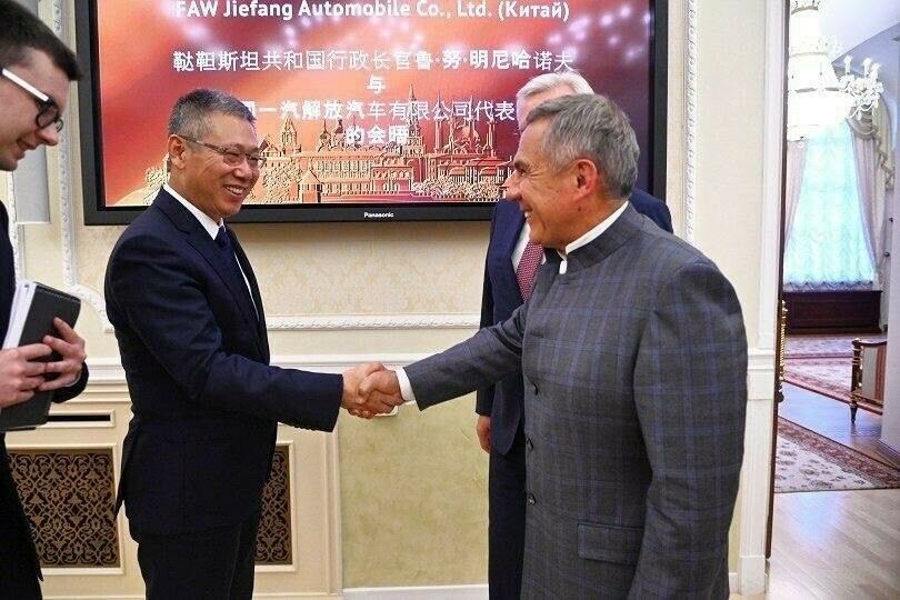 Рөстәм Миңнеханов Кытай FAW автомобиль төзелеше компаниясе делегациясе белән очрашты