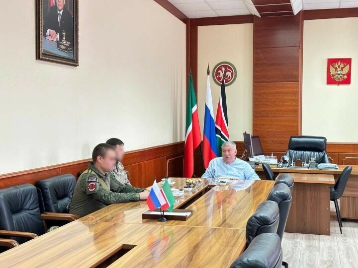 Лениногорскиның мобилизацияләнгән хәрбиләре район башлыгы белән очрашты