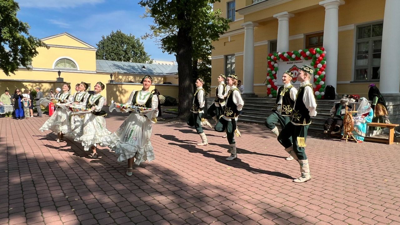 Санкт-Петербургта Татарстан Республикасы көненә багышланган Җыен узды