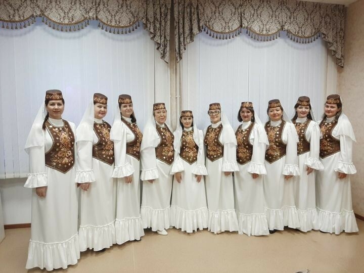 Лениногорскиның «Ак калфак» хатын-кызлар оешмасы әгъзаларына яңа күлмәкләр тектергәннәр