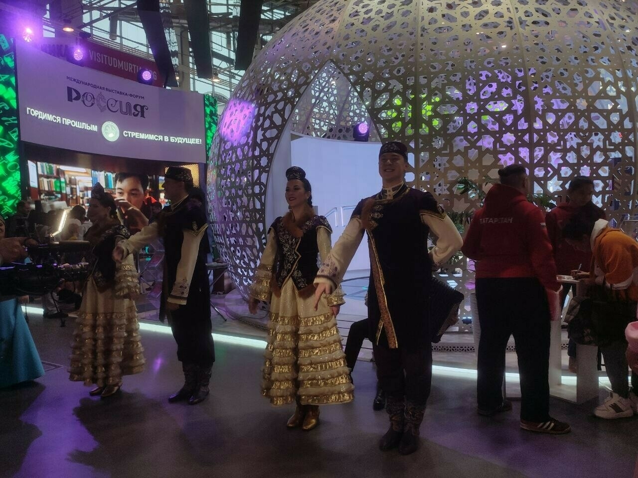 Татарстан Мәскәүдә «Туганнар-Яратканнар» форумында «Сабантуй» уены һәм экоквест үткәрде