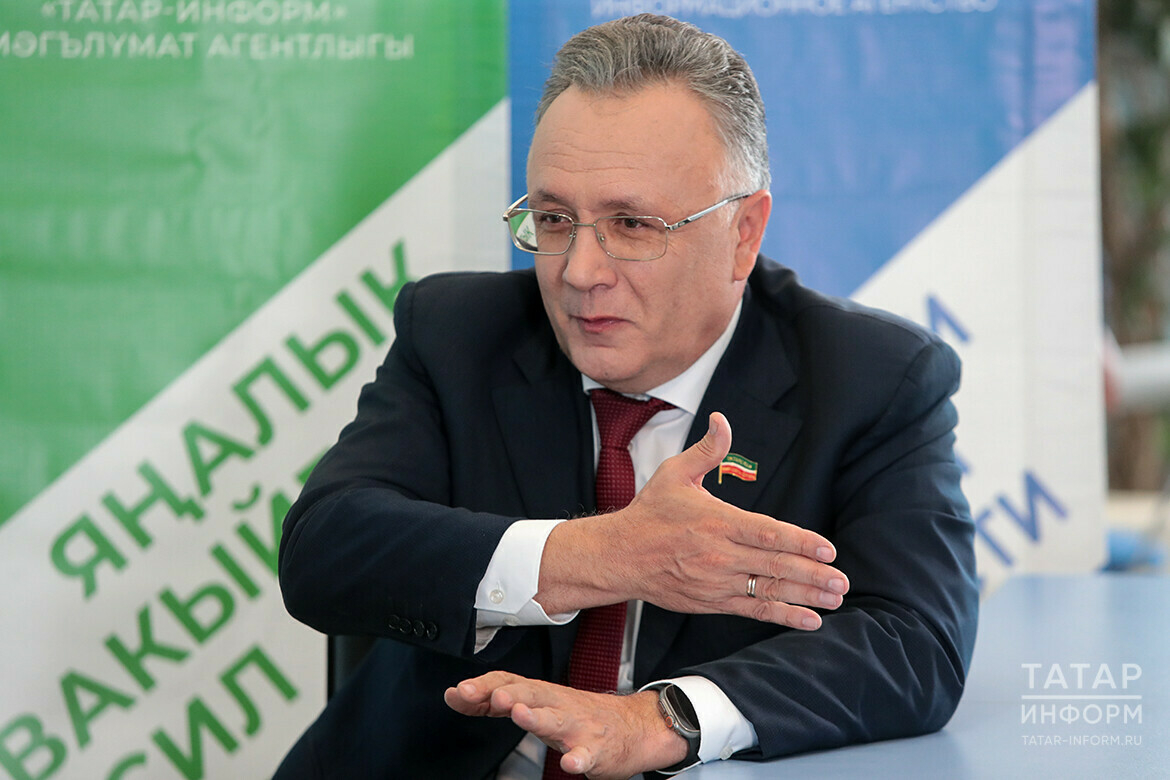 Әминов Татарстанда эшләүче журналистларга хезмәт хакын арттырырга тәкъдим итте