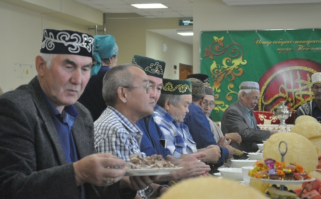 Тубылда татар телен, мәдәниятен торгызуда зур өлеш керткән якташларны искә алдылар
