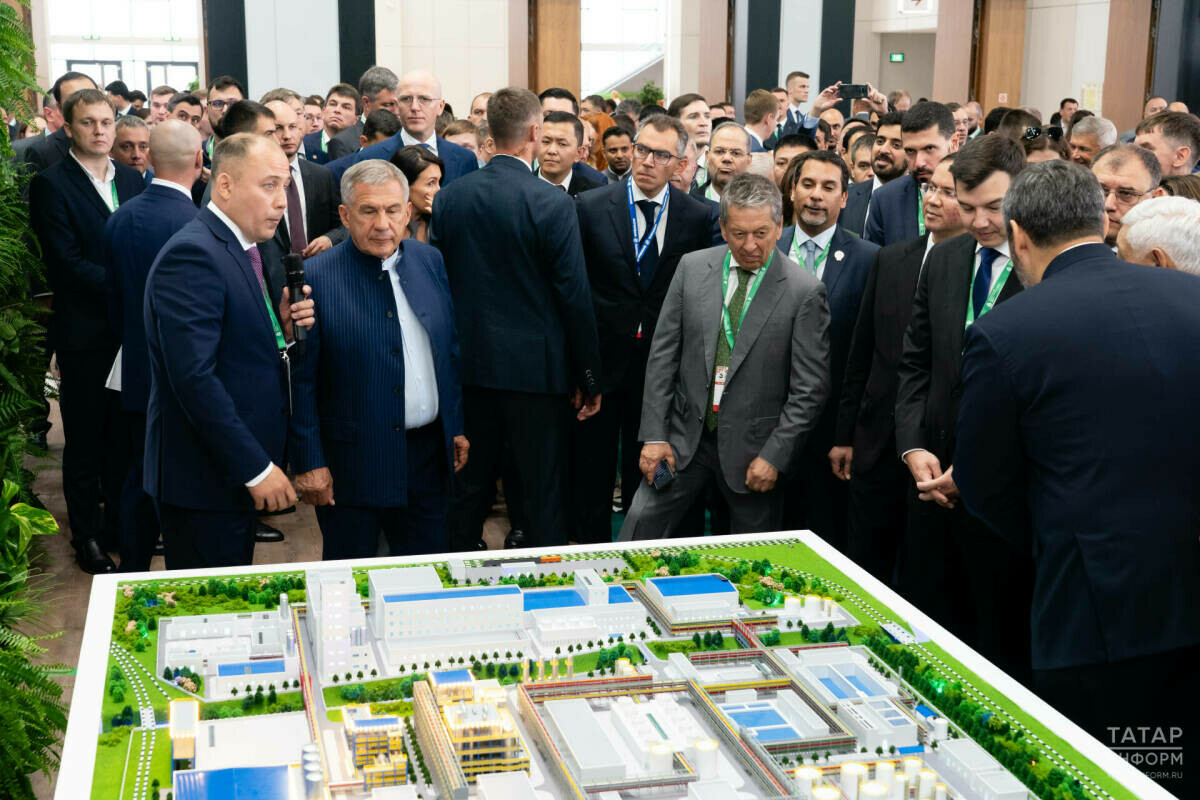 Рөстәм Миңнеханов TatOilExpo-2024 күргәзмәсен карады