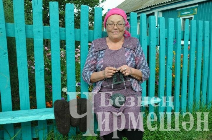 Чирмешән районы әбиләре махсус хәрби операциядәгеләргә оекбашлар бәйли