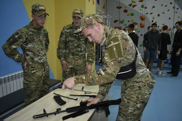 Апаста булачак солдатлар арасында иң көчлеләрне ачыкладылар