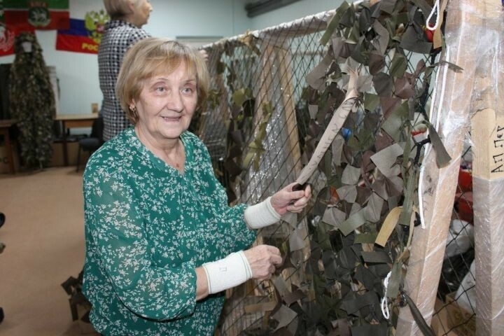 Зәй кешесе кулларын сындырганнан соң, гипсын алуга, маскировкалау челтәре үрергә килгән