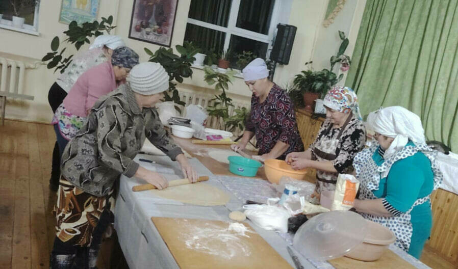 Арча районы Наласа авылында махсус операция хәрбиләре өчен өй токмачы әзерләгәннәр