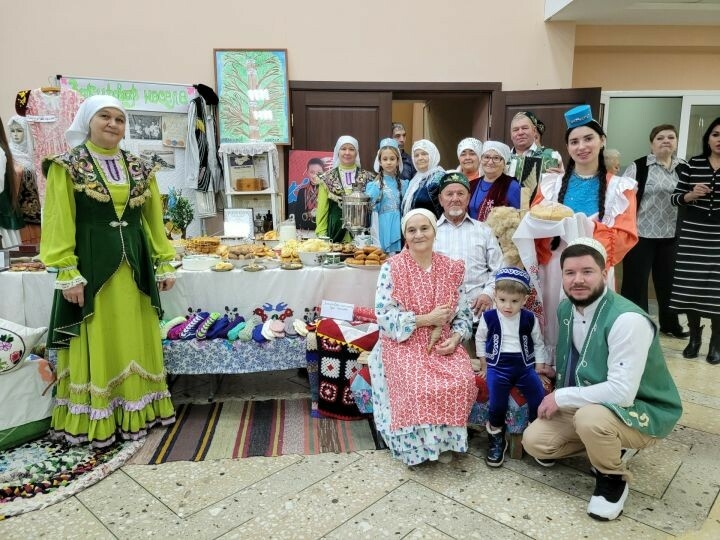 Шәҗәрә фестивалендә Чистайдан Закировлар тату гаилә үрнәге күрсәтте