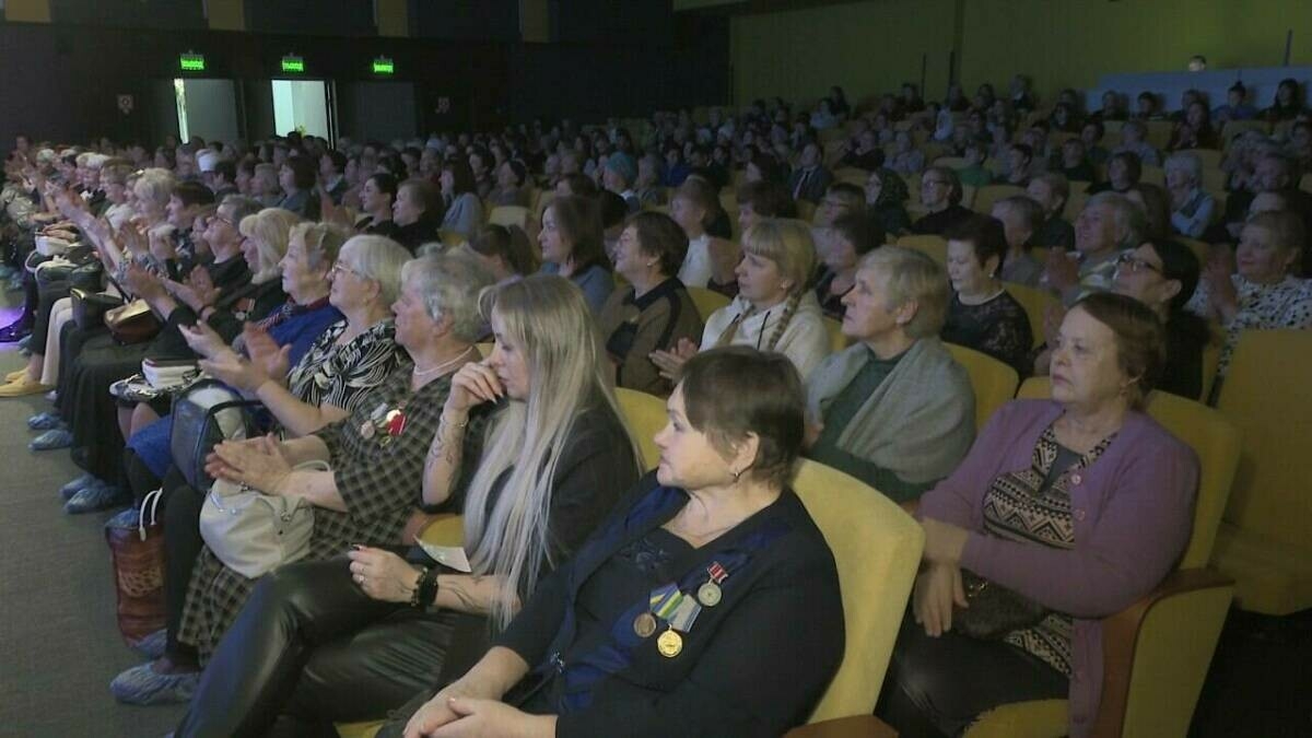 Муллин хәрбиләрнең әниләренә: Сезнең улларыгыз балалар һәм үсеш хакына батырлык кыла