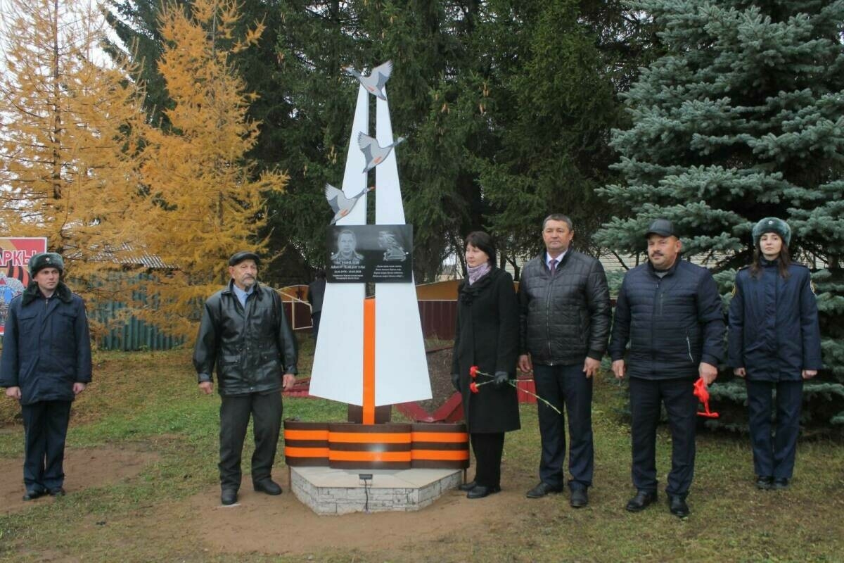 Мамадыш районында махсус операциядә һәлак булган хәрби истәлегенә стела ачылды