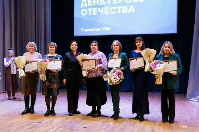 Әлмәттән махсус хәрби операциядә катнашучыларның әниләре һәм хатыннары Рәхмәт хаты алды