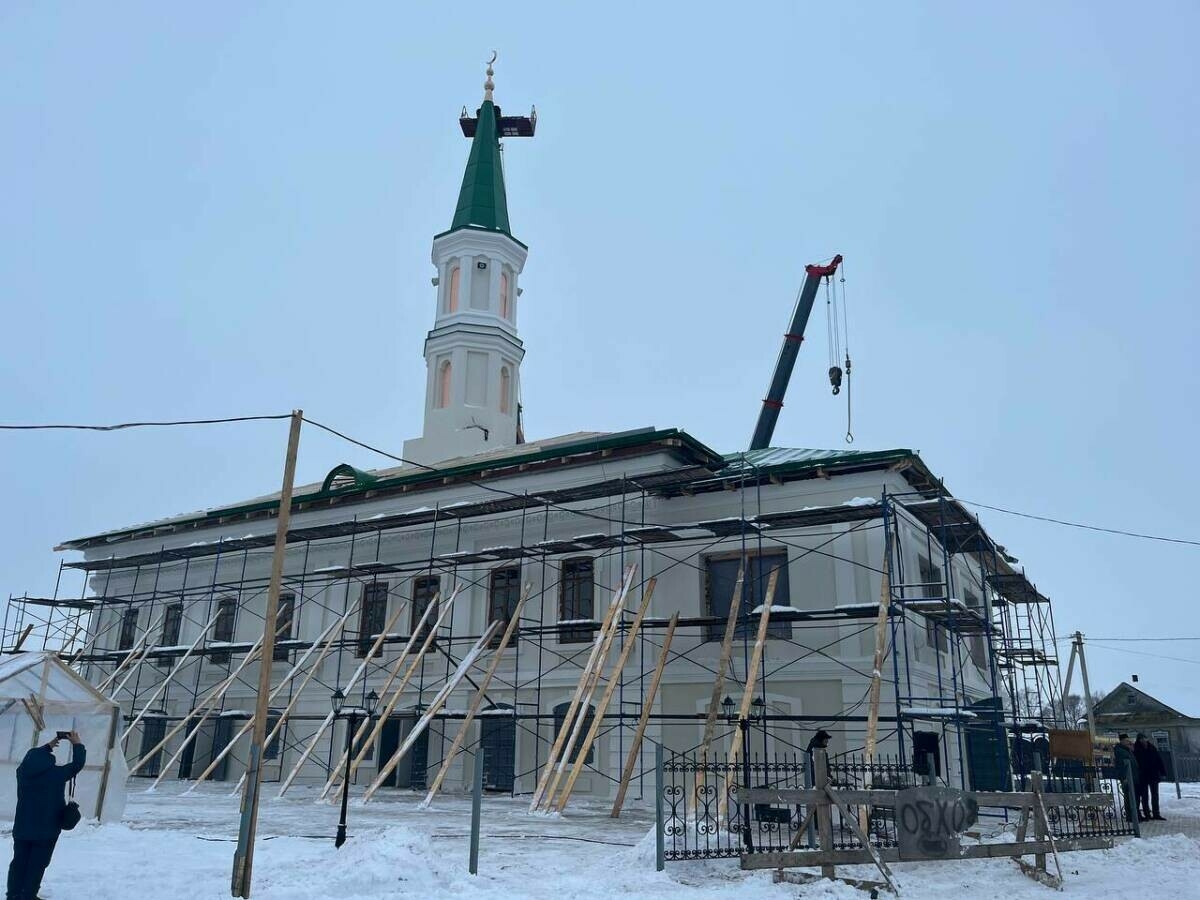 Татарстанда XVIII гасырда төзелгән мәчетнең манарасына ярымай куйдылар