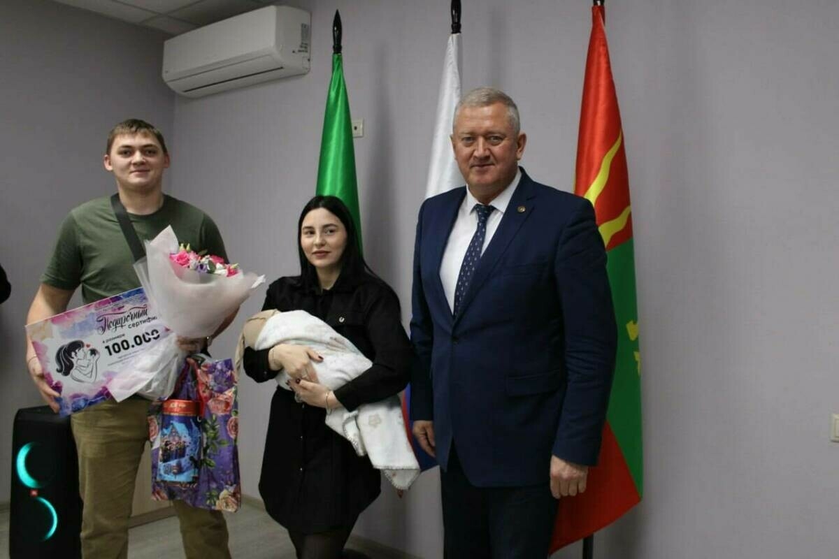 Зәйдә махсус операциядә катнашучы гаиләсенә 100 мең сумлык сертификат тапшырдылар