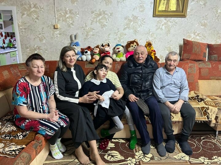 Дәүләт Советы депутаты Әтнә районында мөмкинлеге чикле балалы гаиләләрдә булды