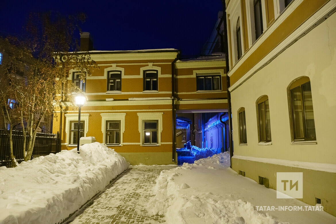 Россиянең Зур театры солисты Василий Соколов Сәйдәш музеенда «Әдрән диңгез» җырын башкара