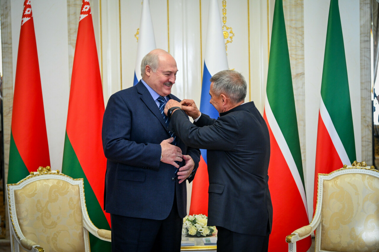 Рөстәм Миңнеханов Лукашенконы «Дуслык» ордены белән бүләкләде