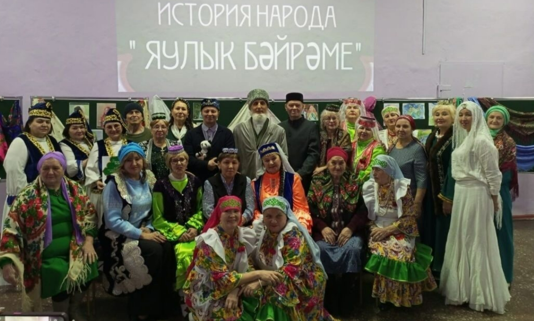 Осинники шәһәре татарлары яулыкларга багышланган бәйрәм уздырды