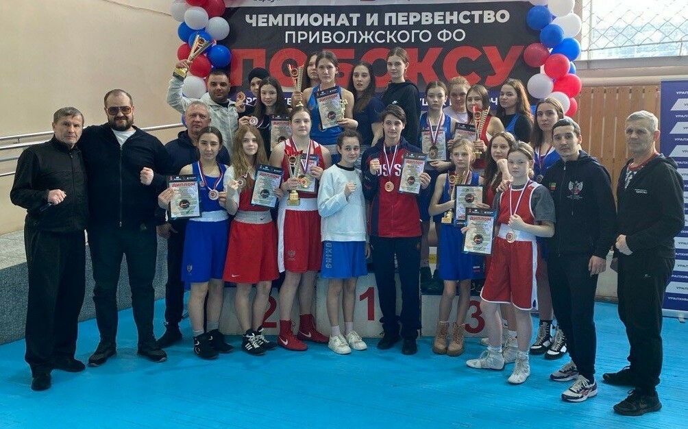 Лениногорскиның боксчы кызлары Идел буе федераль округы чемпионатында җиңде
