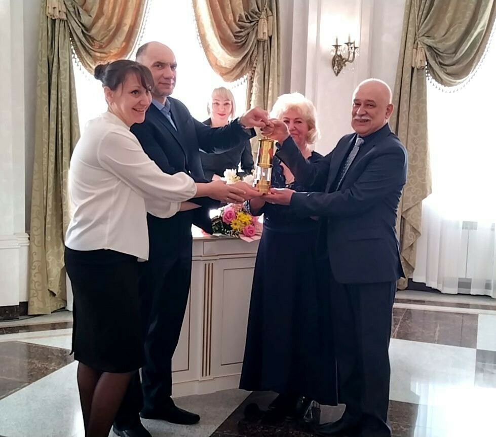 Лениногорск ЗАГС бүлегендә 50 ел бергә гомер иткән парларны хөрмәтләделәр