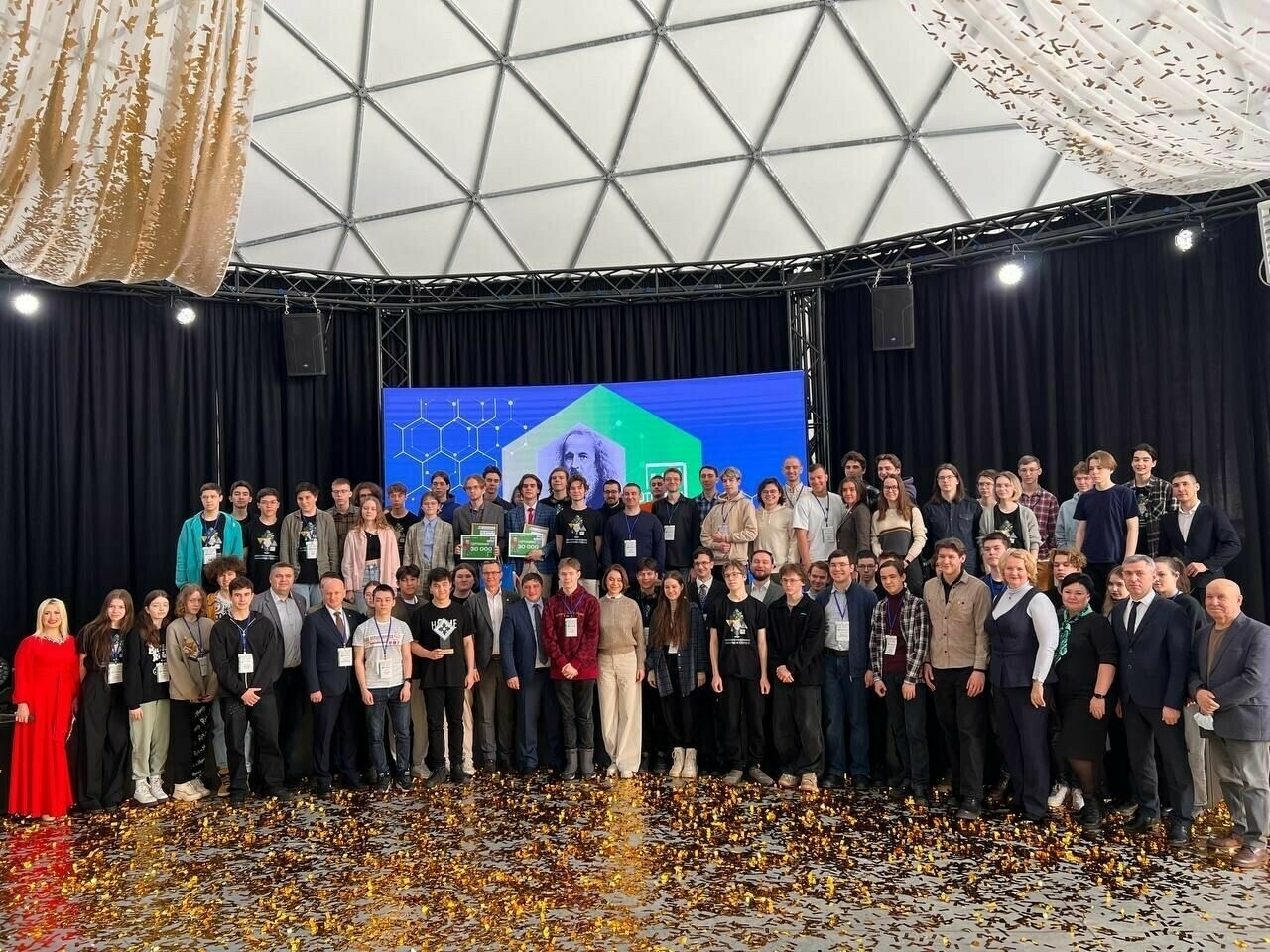 Уфа укучысы Менделеевскида химиядән олимпиадада абсолют җиңүче булды