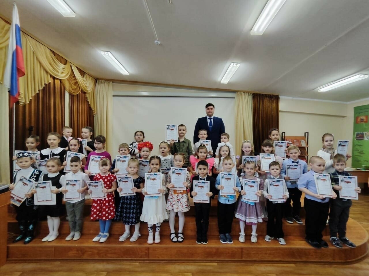 Нижневартовскида «Җәлил укулары»нда 5 яшьтән 90 яшькә кадәрге әдәбият сөючеләр катнашты