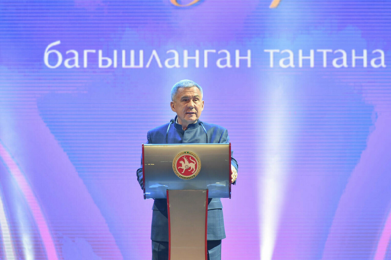 Рөстәм Миңнеханов: Татарстанда гаилә мәсьәләләренә һәрвакыт зур игътибар бирелә