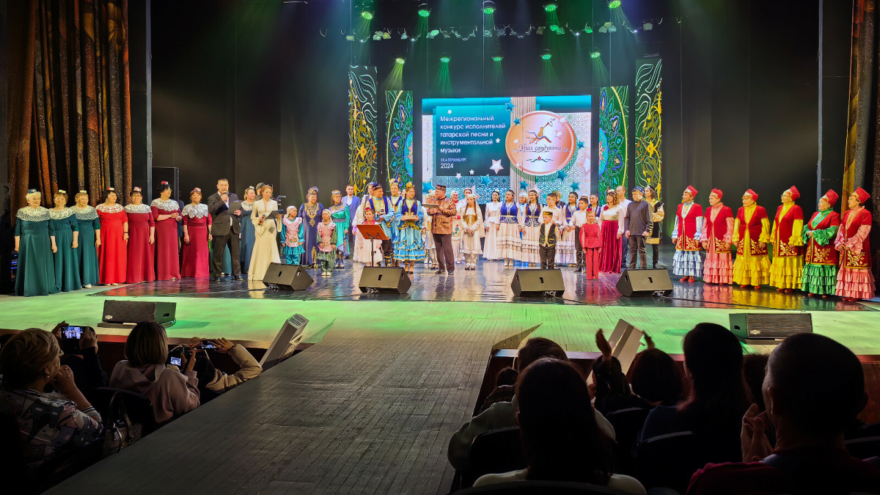 Екатеринбургта төбәкара «Урал сандугачы» татар җыры бәйгесендә Татарстан кызы җиңгән