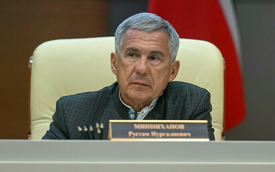 Рөстәм Миңнеханов ике полк хәрбиләрен бүләкләве турында хәбәр итте