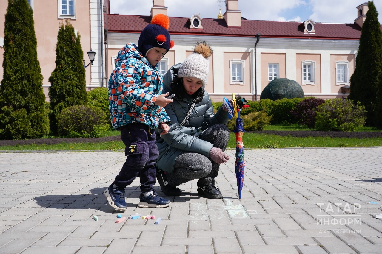 Казан Кремлендә «Җиңүне сурәтлибез» акциясе узды