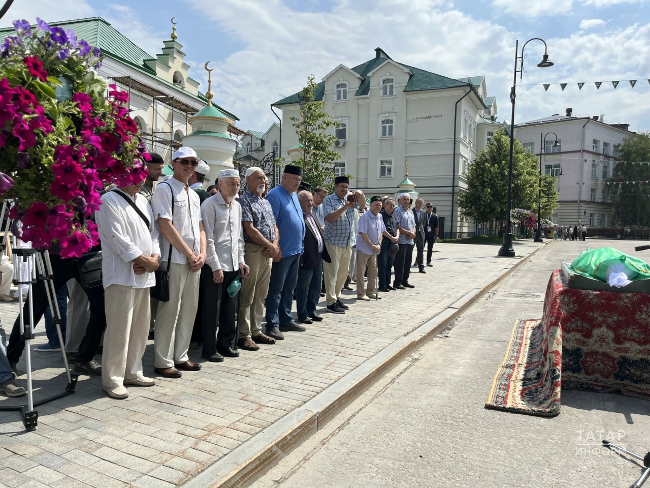 Казанда артист, режиссер һәм язучы Әхтәм Зариповны соңгы юлга озаттылар